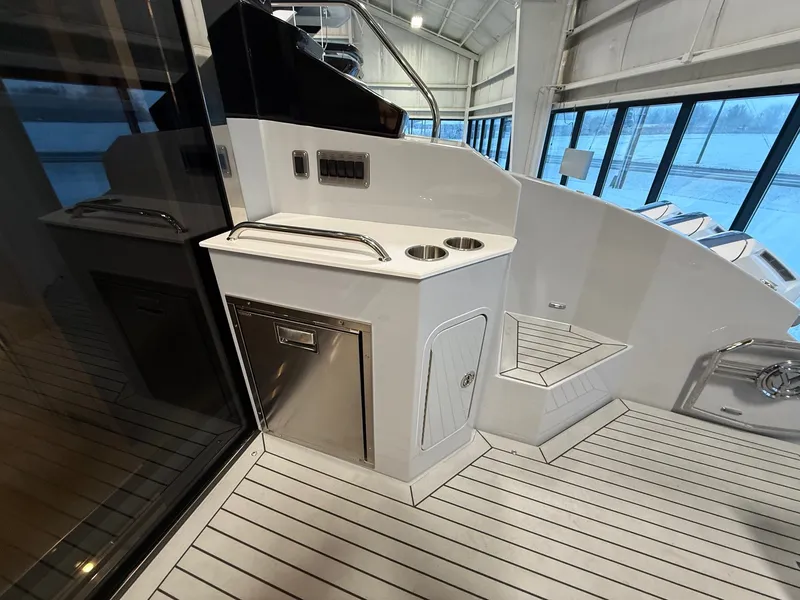 Slide: The Image of Cruisers Yachts 46 Cantius 2026 - 22