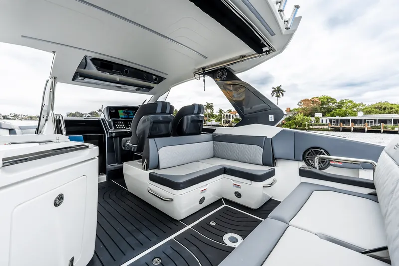 Slide: The Image of Galeon 325 GTO 2023 - 10