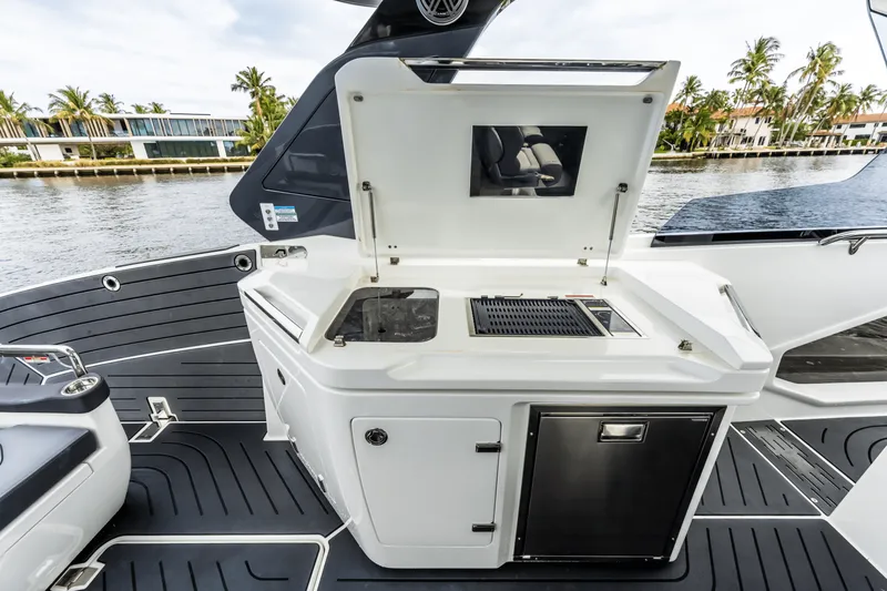 Slide: The Image of Galeon 325 GTO 2023 - 11