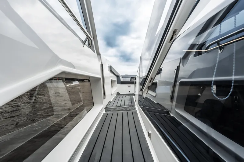 Slide: The Image of Galeon 325 GTO 2023 - 16