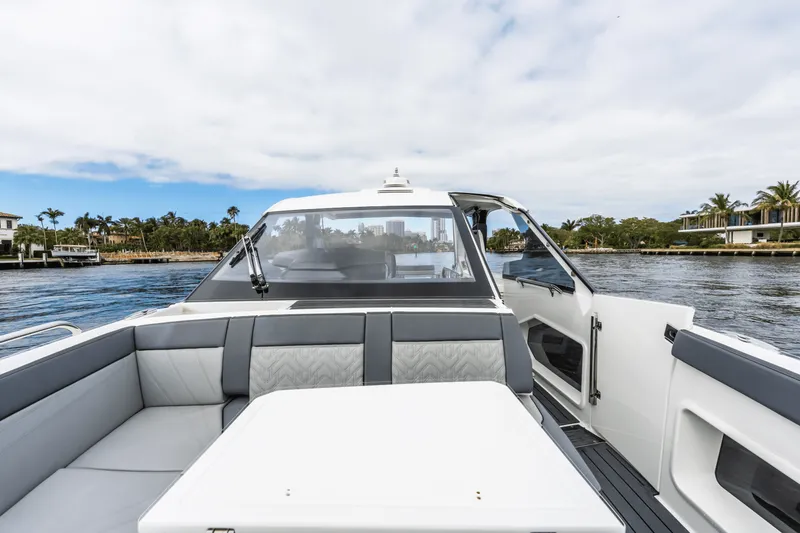 Slide: The Image of Galeon 325 GTO 2023 - 18