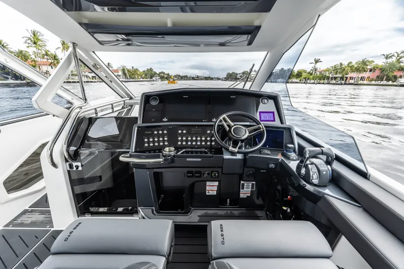 Slide: The Image of Galeon 325 GTO 2023 - 8