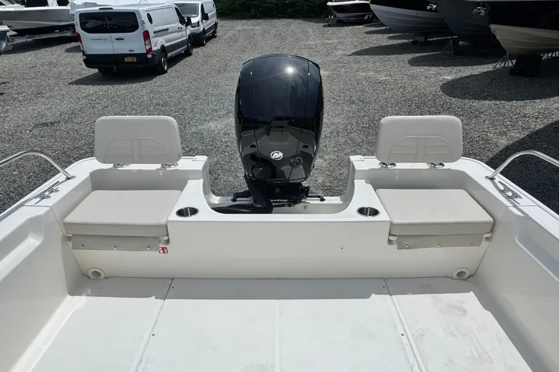 Slide: The Image of Boston Whaler 190 Montauk 2026 - 5