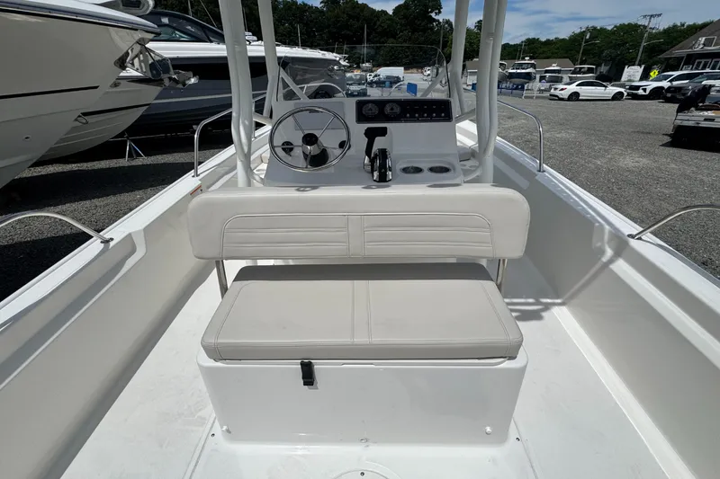 Slide: The Image of Boston Whaler 190 Montauk 2026 - 8