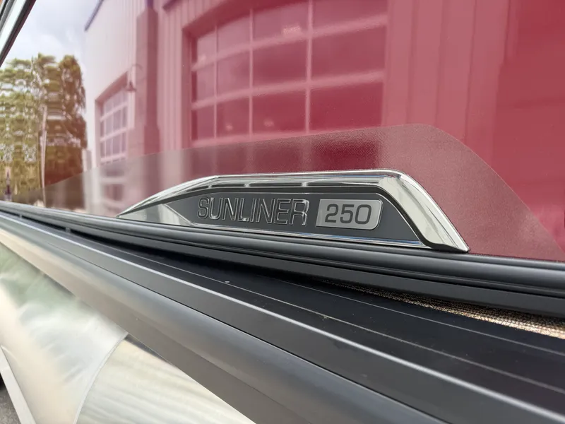 Slide: The Image of Harris Sunliner 250 2026 - 11
