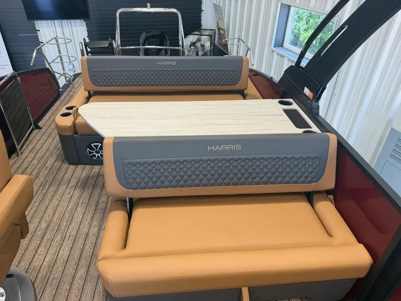 Slide: The Image of Harris Sunliner 250 2026 - 10