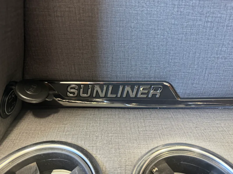 Slide: The Image of Harris Sunliner 250 2026 - 24