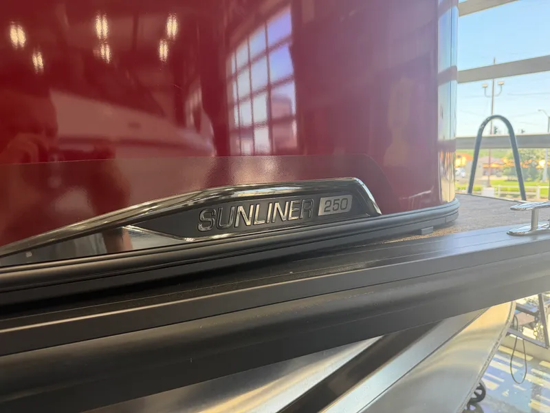 Slide: The Image of Harris Sunliner 250 2026 - 3