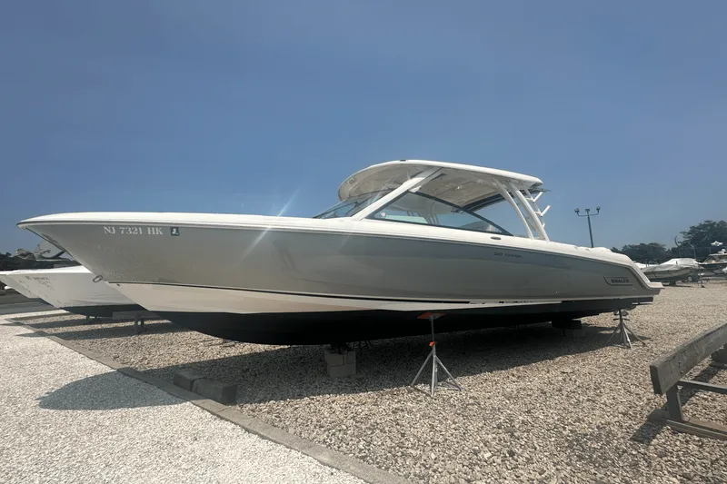 Slide: The Image of Boston Whaler 320 VANTAGE 2016 - 0