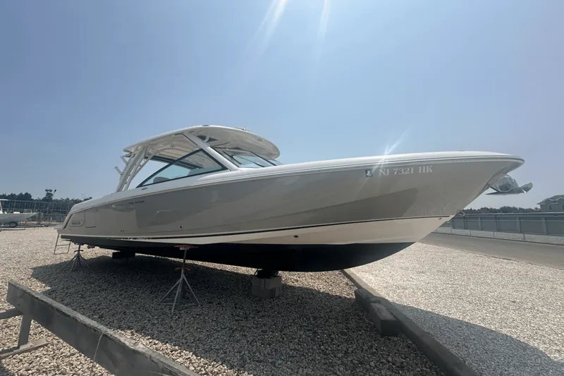 Slide: The Image of Boston Whaler 320 VANTAGE 2016 - 1