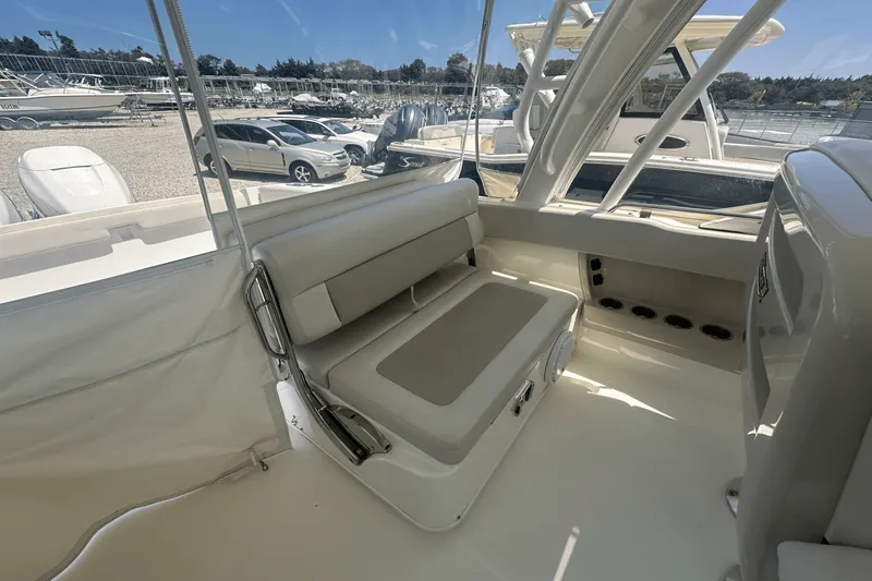 Slide: The Image of Boston Whaler 320 VANTAGE 2016 - 10