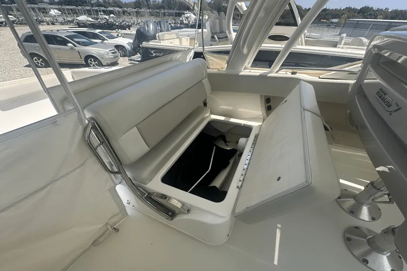 Slide: The Image of Boston Whaler 320 VANTAGE 2016 - 11