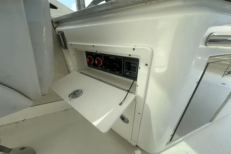 Slide: The Image of Boston Whaler 320 VANTAGE 2016 - 13