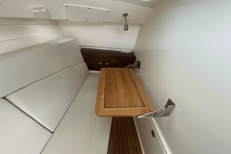 Slide: The Image of Boston Whaler 320 VANTAGE 2016 - 20