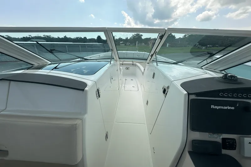 Slide: The Image of Boston Whaler 320 VANTAGE 2016 - 21