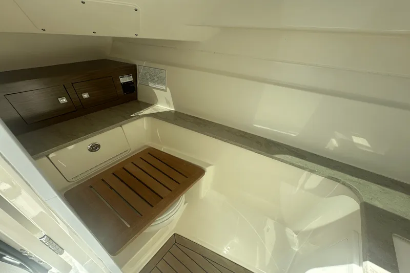 Slide: The Image of Boston Whaler 320 VANTAGE 2016 - 22