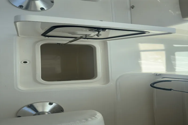 Slide: The Image of Boston Whaler 320 VANTAGE 2016 - 25