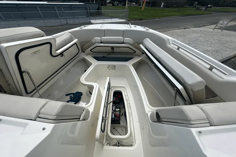 Slide: The Image of Boston Whaler 320 VANTAGE 2016 - 28