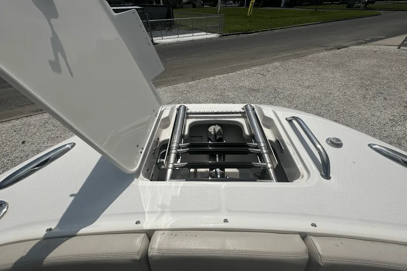 Slide: The Image of Boston Whaler 320 VANTAGE 2016 - 32