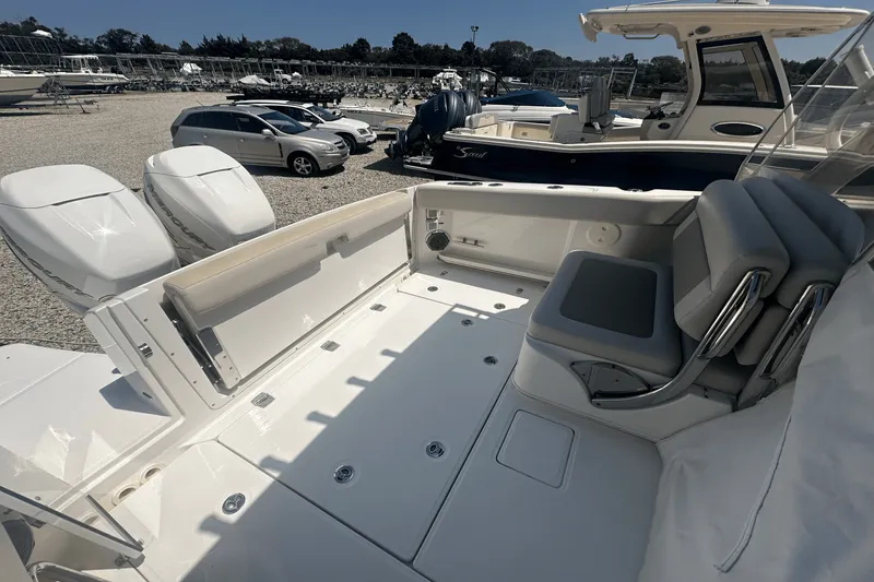 Slide: The Image of Boston Whaler 320 VANTAGE 2016 - 5