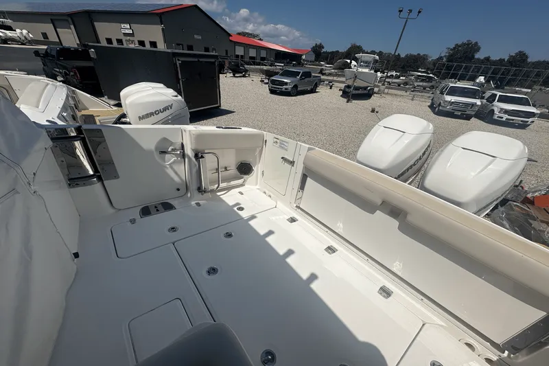 Slide: The Image of Boston Whaler 320 VANTAGE 2016 - 7