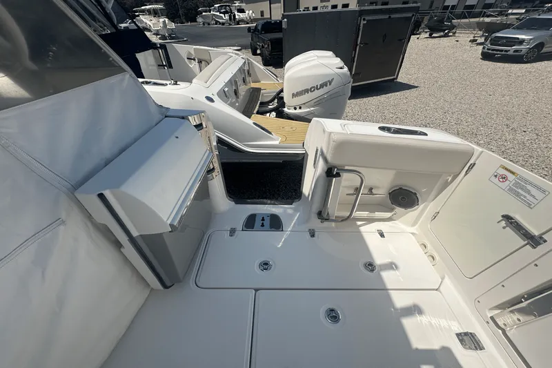 Slide: The Image of Boston Whaler 320 VANTAGE 2016 - 8