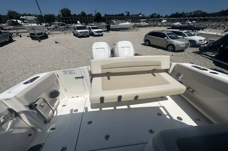 Slide: The Image of Boston Whaler 320 VANTAGE 2016 - 9