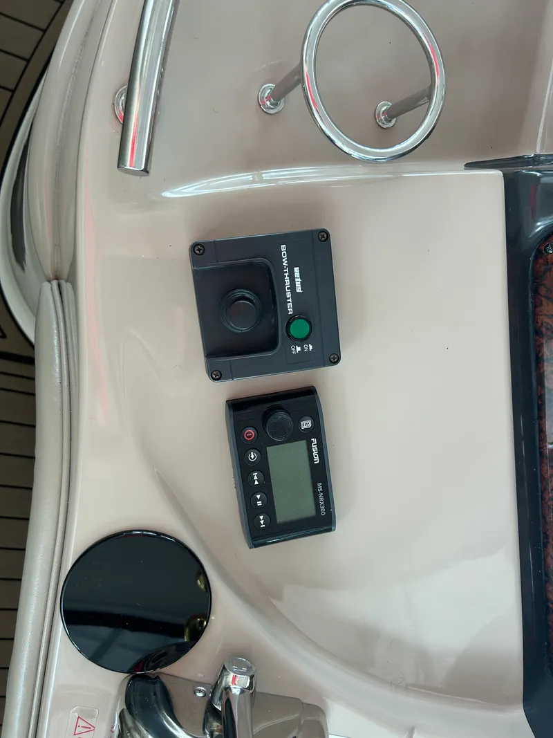 Slide: The Image of Sea Ray 420 DA 2004 - 10