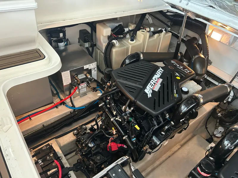 Slide: The Image of Sea Ray 420 DA 2004 - 25