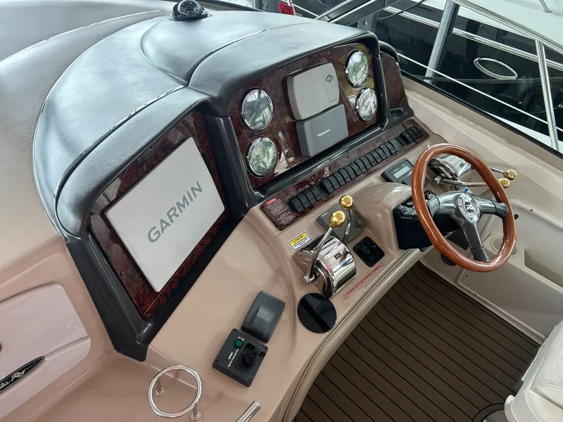 Slide: The Image of Sea Ray 420 DA 2004 - 6