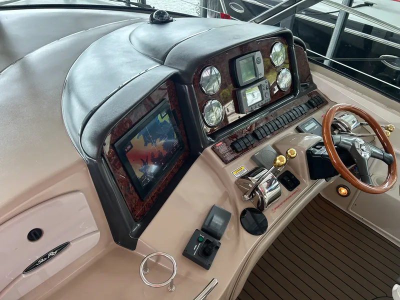 Slide: The Image of Sea Ray 420 DA 2004 - 7