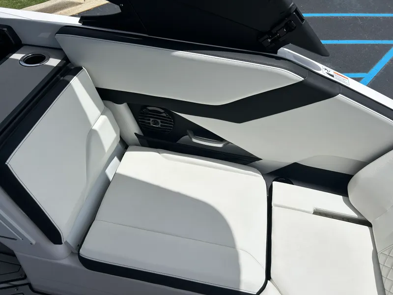 Slide: The Image of Yamaha 252SD 2025 - 10