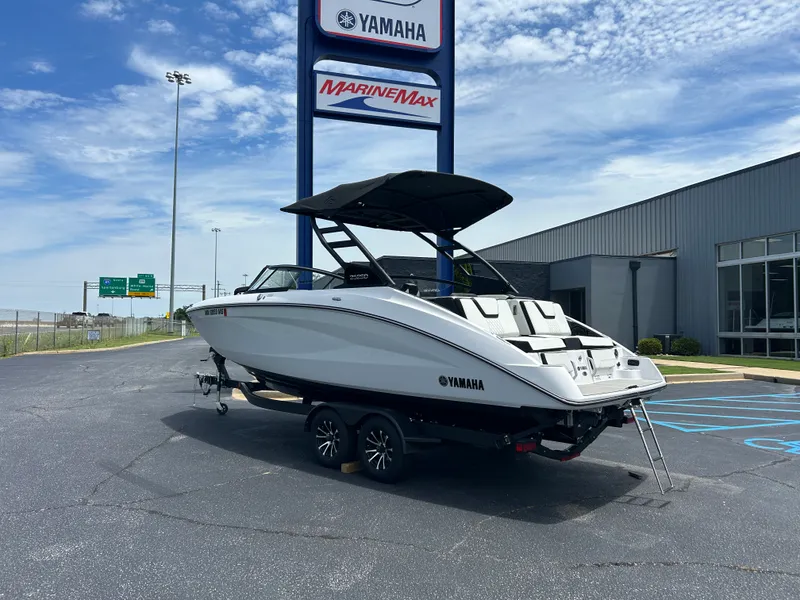 Slide: The Image of Yamaha 252SD 2025 - 2