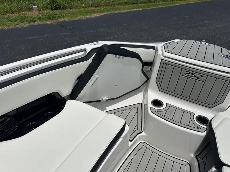 Slide: The Image of Yamaha 252SD 2025 - 32