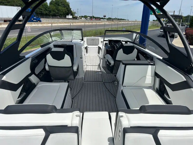 Slide: The Image of Yamaha 252SD 2025 - 5