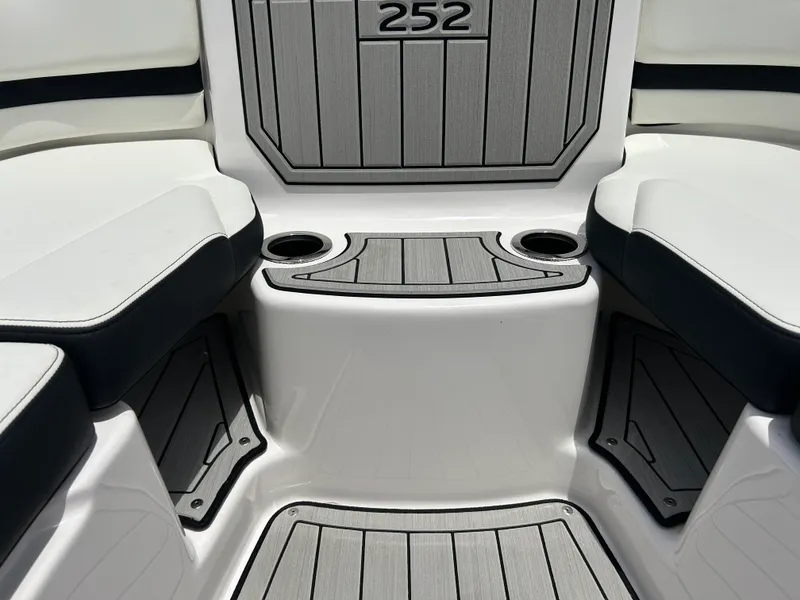 Slide: The Image of Yamaha 252SD 2025 - 33