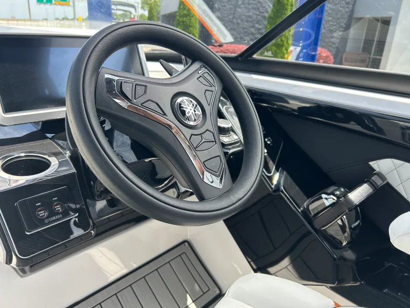 Slide: The Image of Yamaha 252SD 2025 - 17