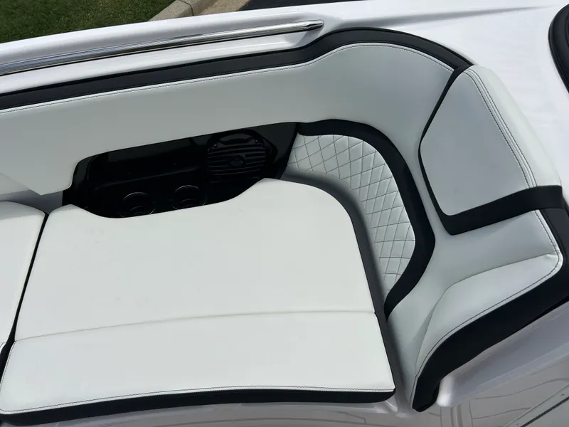 Slide: The Image of Yamaha 252SD 2025 - 30