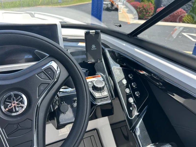 Slide: The Image of Yamaha 252SD 2025 - 18