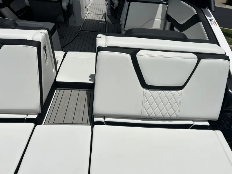Slide: The Image of Yamaha 252SD 2025 - 6