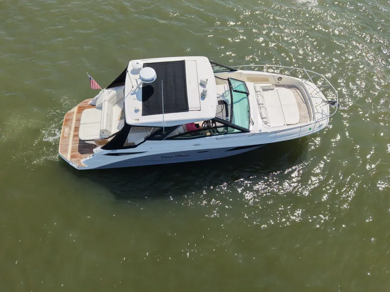 Slide: The Image of Sea Ray 320 SUNDANCER 2019 - 13