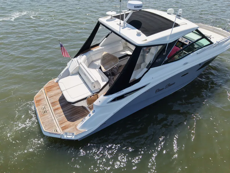 Slide: The Image of Sea Ray 320 SUNDANCER 2019 - 14