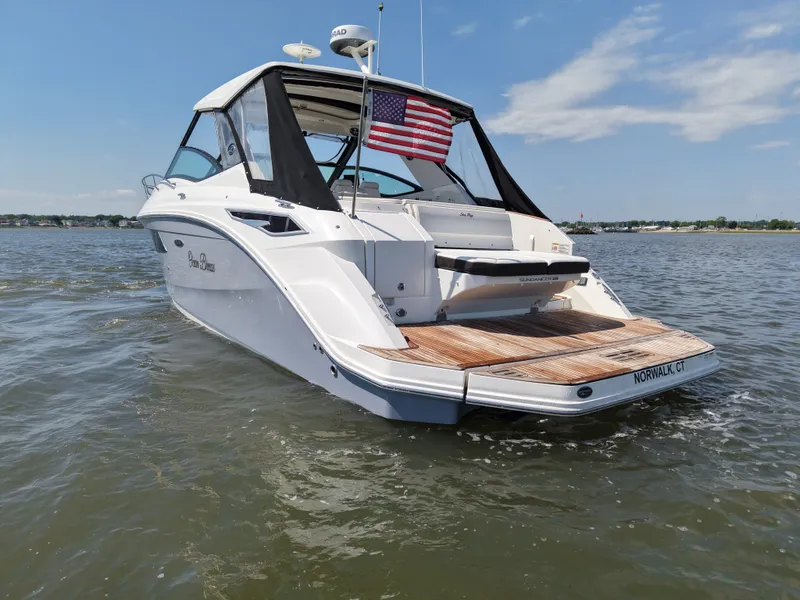 Slide: The Image of Sea Ray 320 SUNDANCER 2019 - 16