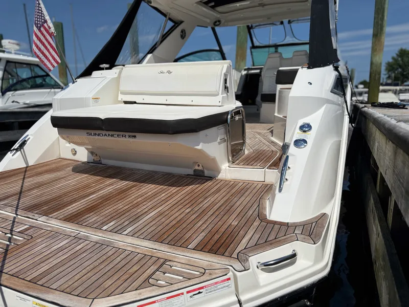 Slide: The Image of Sea Ray 320 SUNDANCER 2019 - 20