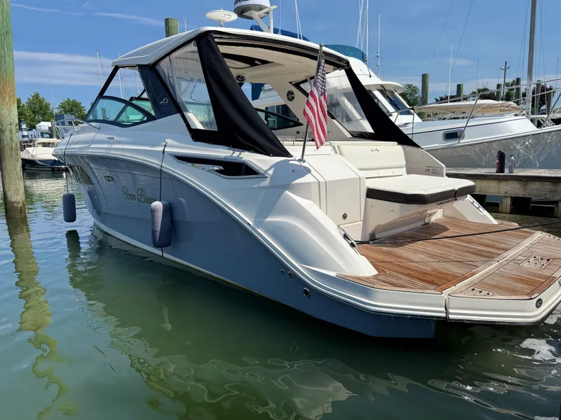 Slide: The Image of Sea Ray 320 SUNDANCER 2019 - 22