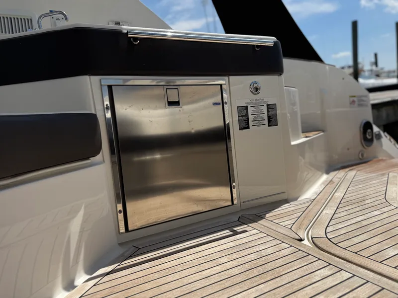 Slide: The Image of Sea Ray 320 SUNDANCER 2019 - 29