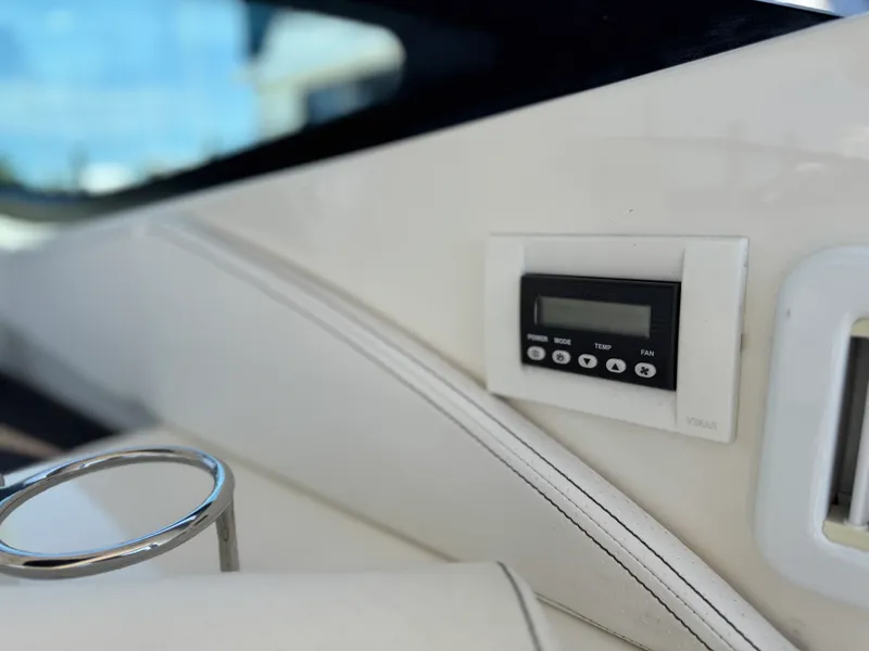 Slide: The Image of Sea Ray 320 SUNDANCER 2019 - 31
