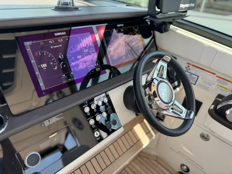 Slide: The Image of Sea Ray 320 SUNDANCER 2019 - 32