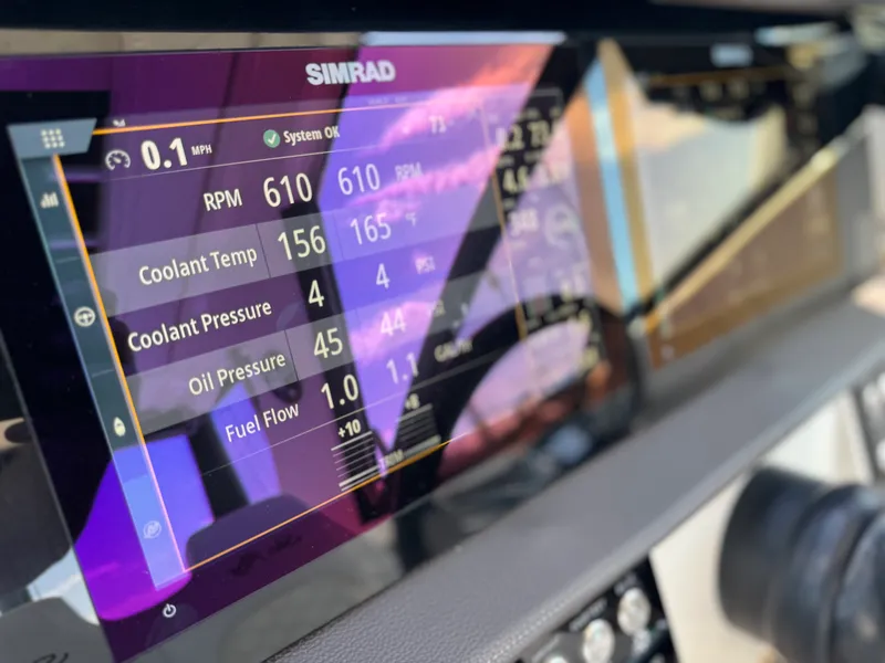 Slide: The Image of Sea Ray 320 SUNDANCER 2019 - 35