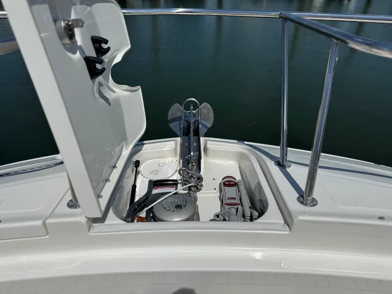 Slide: The Image of Sea Ray 320 SUNDANCER 2019 - 46